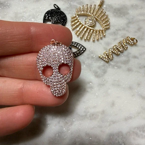 Lot of fun pendants for jewelry making skulls evil eye mama - Picture 6 of 7